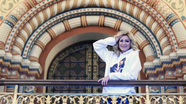 Изображение к статье: Эта скрепная Вика в свои года вполне еще свежа.