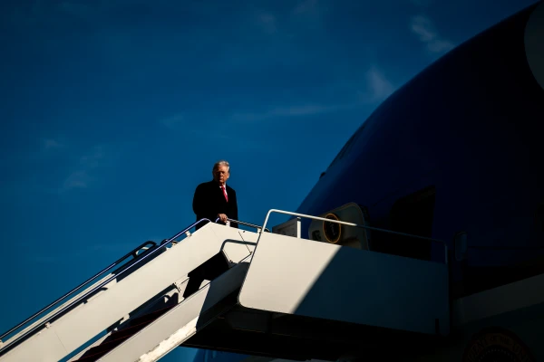 Из-за технической неисправности самолёт Трампа был вынужден вернуться на базу