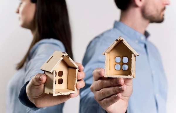 Изображение к статье: Суровые будни рижской семьи – была измена, грядет развод: как суд поделит детей и кредиты?