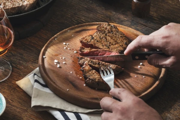 Изображение к статье: Мясо увеличивает шансы дожить до 100 лет, но лишь при нормальном весе