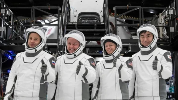 Экипаж миссии Crew-11. Слева направо: Олег Платонов, Майк Финк, Зена Кардман и Кимия Юи.