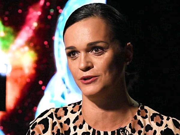 Изображение к статье: От артистки всегда ждут горячих новостей.