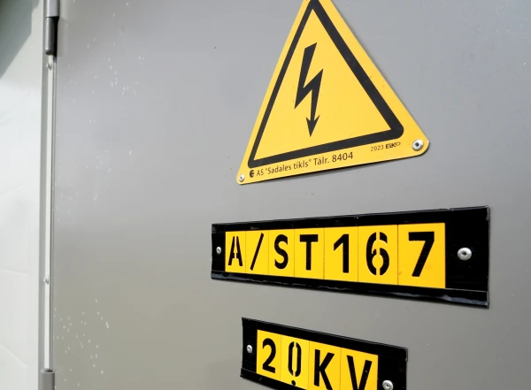 Уроков не будет: из-за повреждения трансформатора одна школа Латвии осталась совсем без электричества