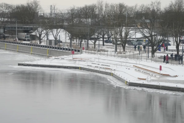 Променад света или знаний? Рижская дума ищет название для променада на улице Мукусалас