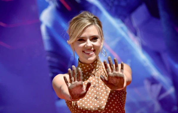 «Грабеж»! Скарлетт Йоханссон и Кейт Бланшетт среди 800 артистов, выступивших против ИИ