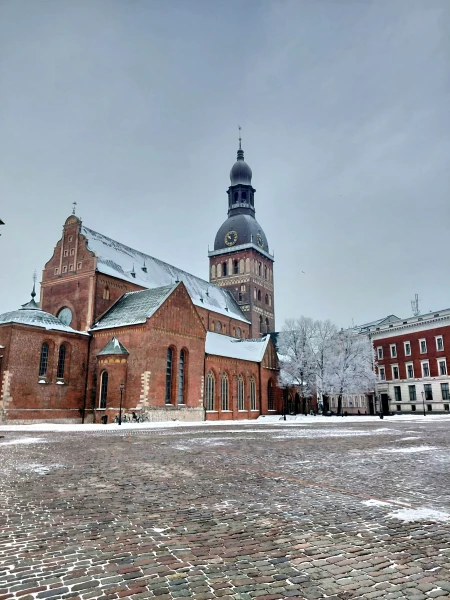 Изображение к статье: Сердце Вецриги в будний день. Ищу человека! Фото автора.