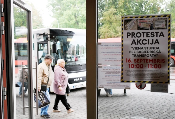 Изображение к статье: Катастрофические последствия для отрасли: перевозчики призывают отправить в отставку министра сообщения