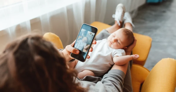 Изображение к статье: Почему не стоит выкладывать фото детей в интернете — и кому они на самом деле нужны