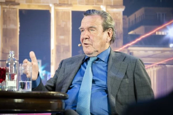 Изображение к статье: Бывший канцлер ФРГ признал упадок ЕС