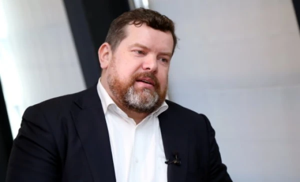 «Мы собирались бить их палками и отбирать автоматы»: политолог вспоминает баррикады 1991 года