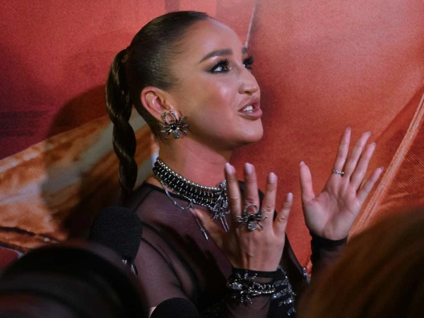 Изображение к статье: Эта Оленька еще свежа и горяча.