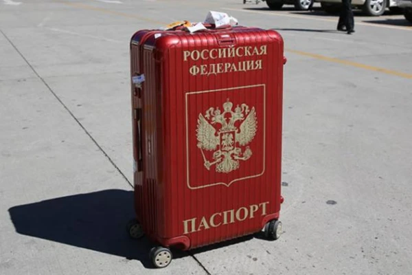 Живущих за рубежом граждан РФ обяжут сообщать о получении ВНЖ.  Иначе - уголовное дело