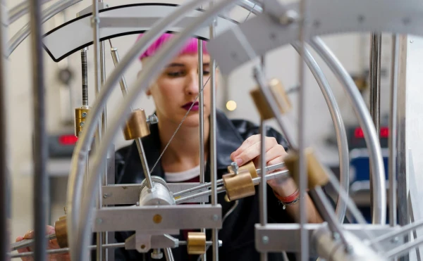 Пахать на производстве становится все менее желанной перспективой.