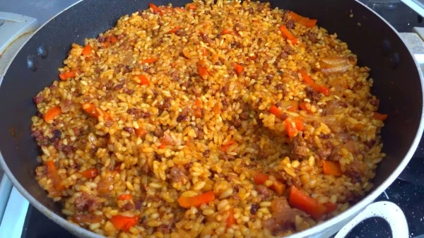 Изображение к статье: Быстро, сытно и без лишних хлопот: ленивый плов на сковороде за 30 минут