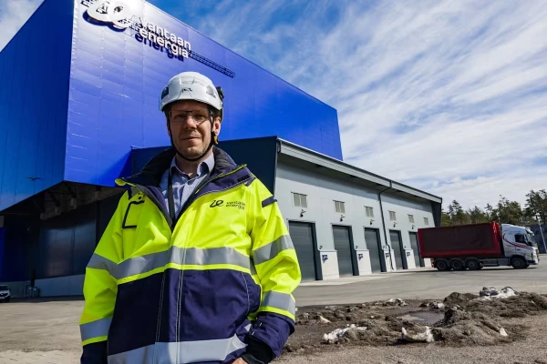 Изображение к статье: Директор по коммерческой деятельности Vantaan Energia Калле Патомери говорит, что на первом этапе на новый мусоросжигательный завод планируют привозить опасные отходы из стран Северной Европы.