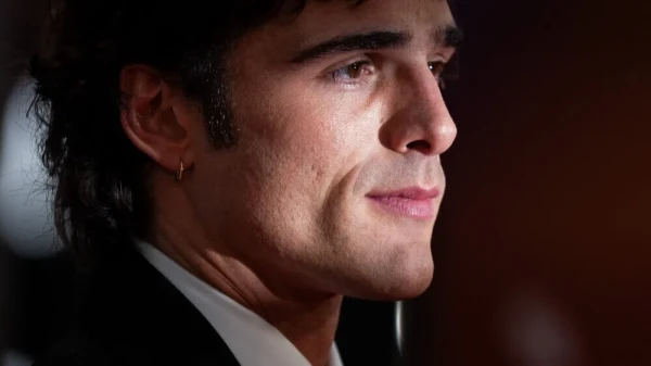 Изображение к статье: Мистер Элорди - молодой, красивый, загадочный.