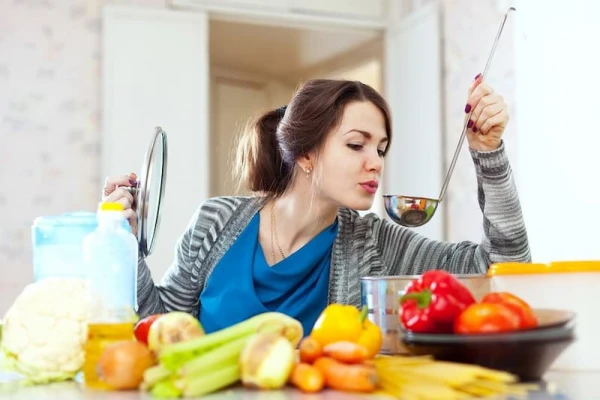 Изображение к статье: Сразу после варки сделайте это — бульон станет в разы вкуснее и полезнее