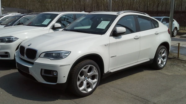 Изображение к статье: "Боевые машины воров" спустя 4 года войны бороздят просторы РФ.