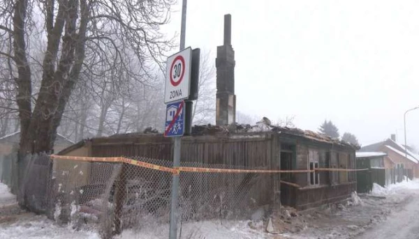 Изображение к статье: Беду пожилого жителя Вентспилса усугубил крупный пожар. Как жить дальше?