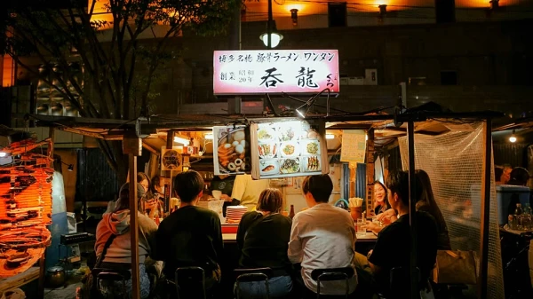 В клубах Южной Кореи и Японии вводятся  верхние возрастные ограничения