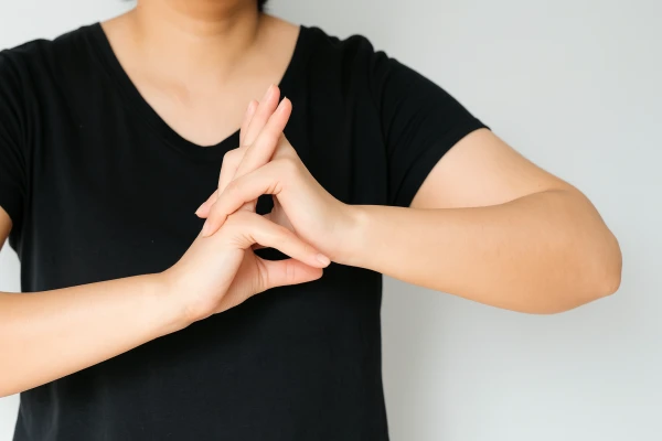 Изображение к статье: Хрустят пальцы: стоит ли этого опасаться