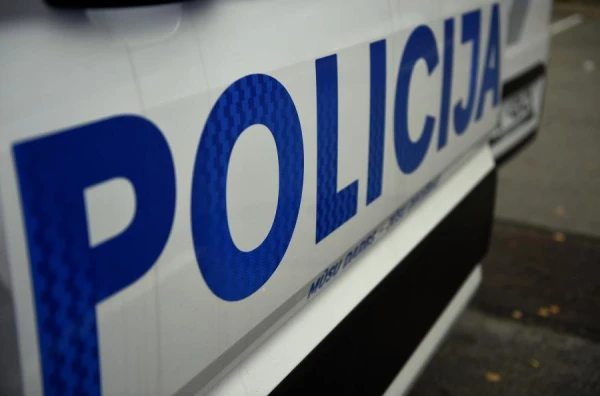 В Латвии в квартире обнаружены тела взрослого и маленького ребенка