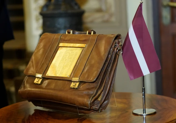 Латвия снова набрала кредитов