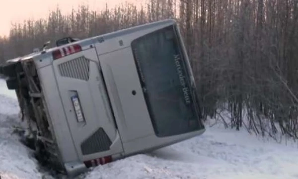 Изображение к статье: Водителю пришлось съехать в кювет сознательно – новые детали аварии автобуса на Вентспилсском шоссе
