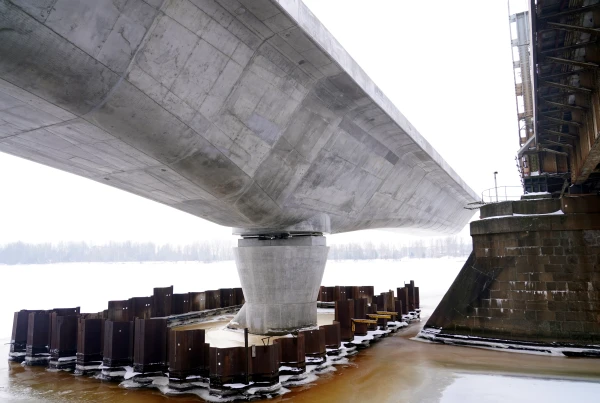 Недостроенный мост в Риге.