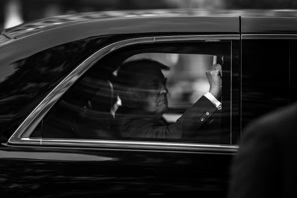 Изображение к статье: Трамп грозит судом ведущему церемонии «Грэмми» за комментарий об Эпштейне