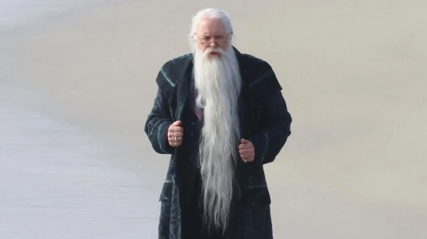 Изображение к статье: Новый исполнитель роли Дамблдора резко высказался о позиции Джоан Роулинг