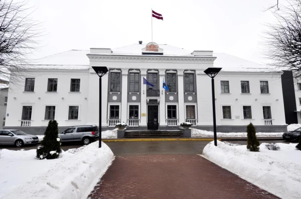 Изображение к статье: Допуск не получен — кресло под угрозой: что ждёт мэра Резекне