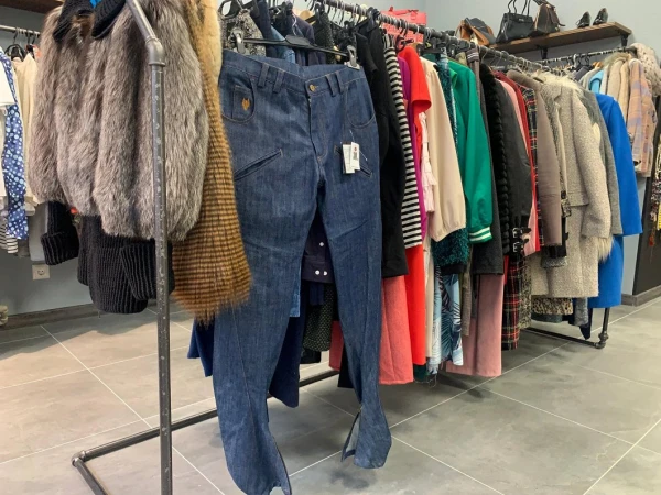 Изображение к статье: Власти Риги просят горожан приносить и отдавать брюки, свитеры и другие теплые вещи