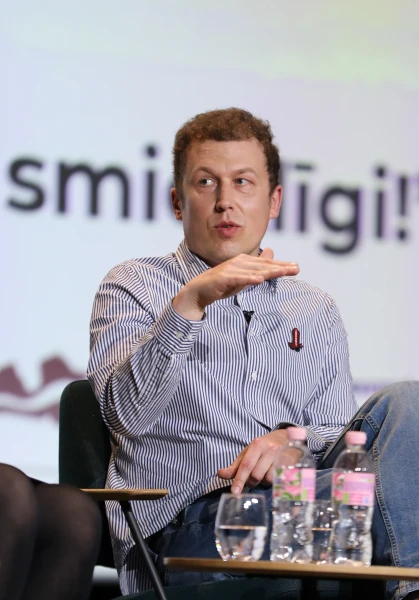 «Люди умирают от отсутствия лекарств, а депутаты занимаются декларациями»