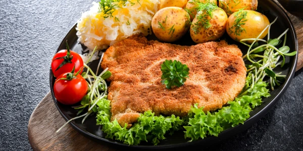 Сочные внутри, хрустящие снаружи: готовим идеальные свиные отбивные
