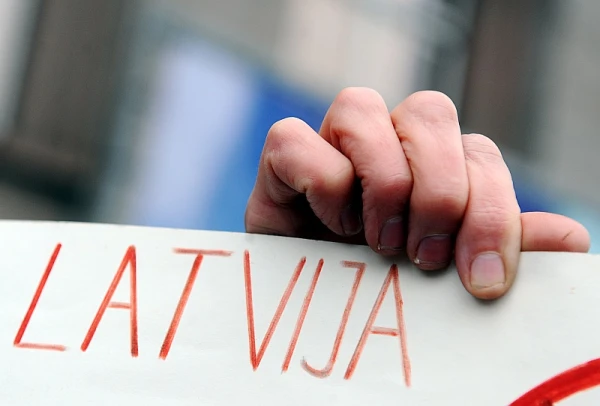 Деньги в карманах есть! Почти половина латвийцев хотят в 2026 году купить автомобиль