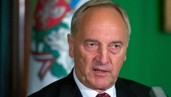 В Латвии предприниматели чувствуют себя грабителями - экс-президент