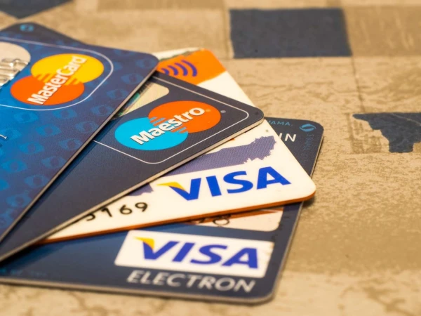 В Евросоюзе испугались зависимости от американских Visa и Mastercard