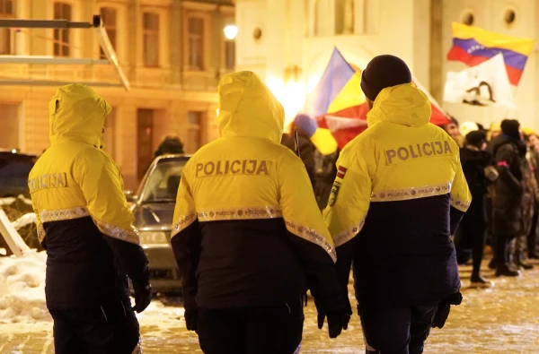 Изображение к статье: За средства налогоплательщиков Госполиция обеспечивает порядок на мероприятии «Руки прочь от Венесуэлы».