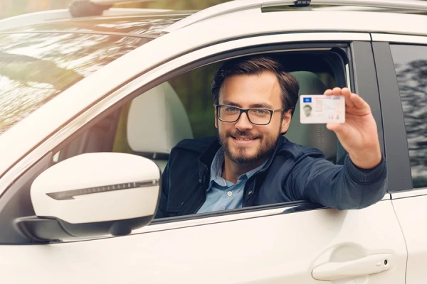 Кому жители Латвии обязаны предъявить документы, а кого можно проигнорировать. И можно ли вместо документа показать его фото?