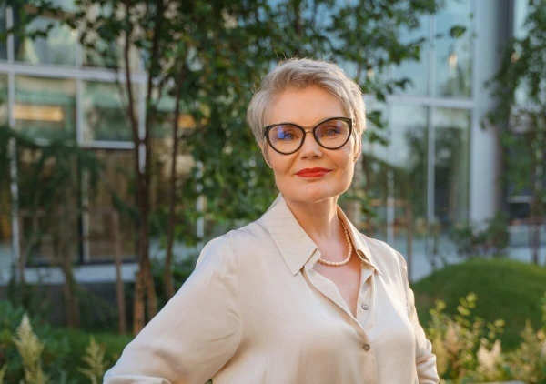 Почему некоторые женщины выглядят моложе своих лет: генетика и жизненные факторы молодости