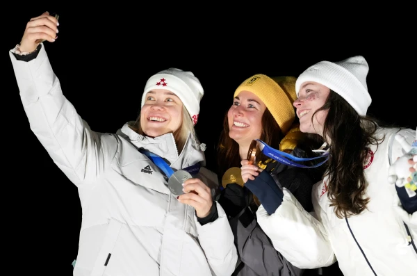 Руководство Латвии заполнило соцсети поздравлениями в честь олимпийской медалиcтки