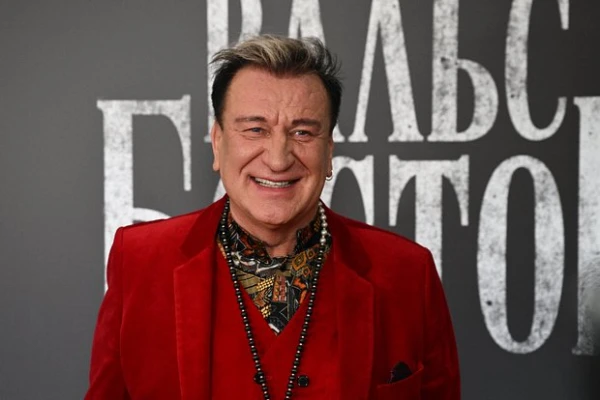 Изображение к статье: Популярный певец рассказал о работе дворником вместе с гастролями за рубежом