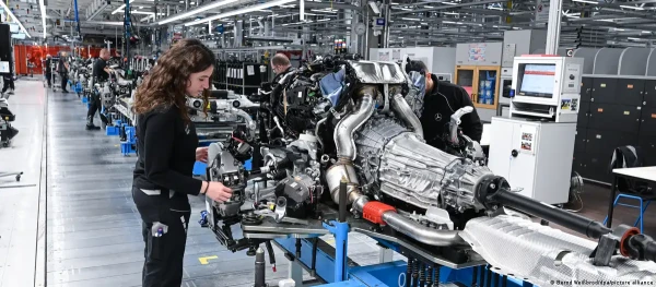 Изображение к статье: На конвейере концерна в Штутгарте.