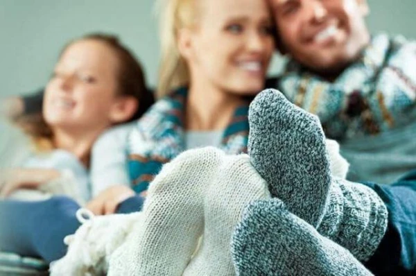 Изображение к статье: Почему в квартире тепло, а ноги мерзнут?