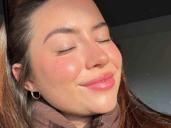 Изображение к статье: Макияж зимы 2026: сияние, холодный румянец и естественная свежесть