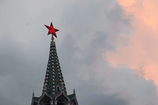 Россия рассматривает вариант возврата в доллару США - Bloomberg