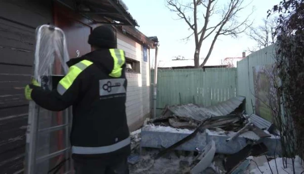 Изображение к статье: Женщина, чтобы зимой не остаться без воды, использовала свой особый «метод», и чуть не осталась без дома