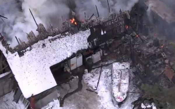 Изображение к статье: Под Огре произошел разрушительный пожар. ГПСС говорит: Работа была не из легких