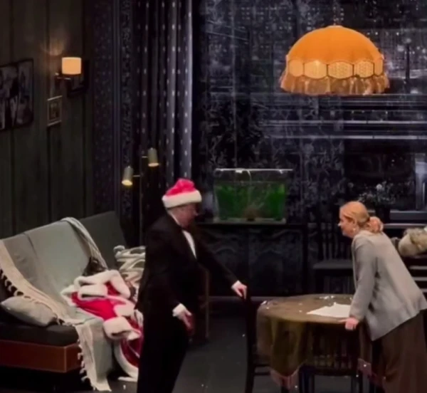 В этом спектакле отобразился весь гротеск сегодняшней России.